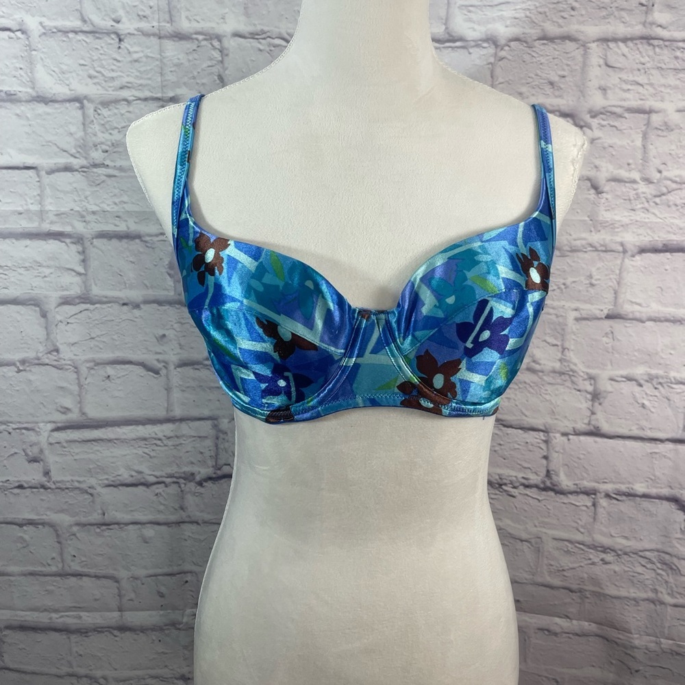 Victoria’s Secret Bra Size 34D in Blue with‎ Floral Pattern Pre-Owned Like New